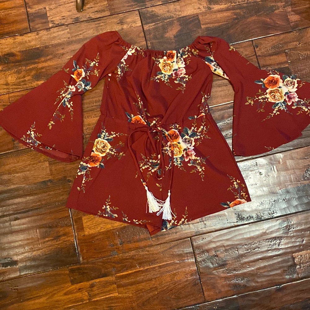 ❤️HAUTE ROUGE OFF SHOULDER FLORAL ROMPER❤️ - Picture 2 of 6